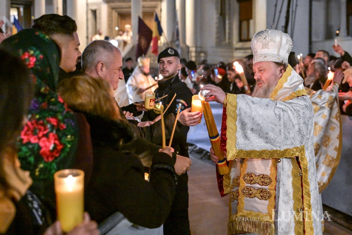 „Învierea lui Hristos este izvor de pace şi bucurie, de speranţă şi ajutor în viaţă” 329289