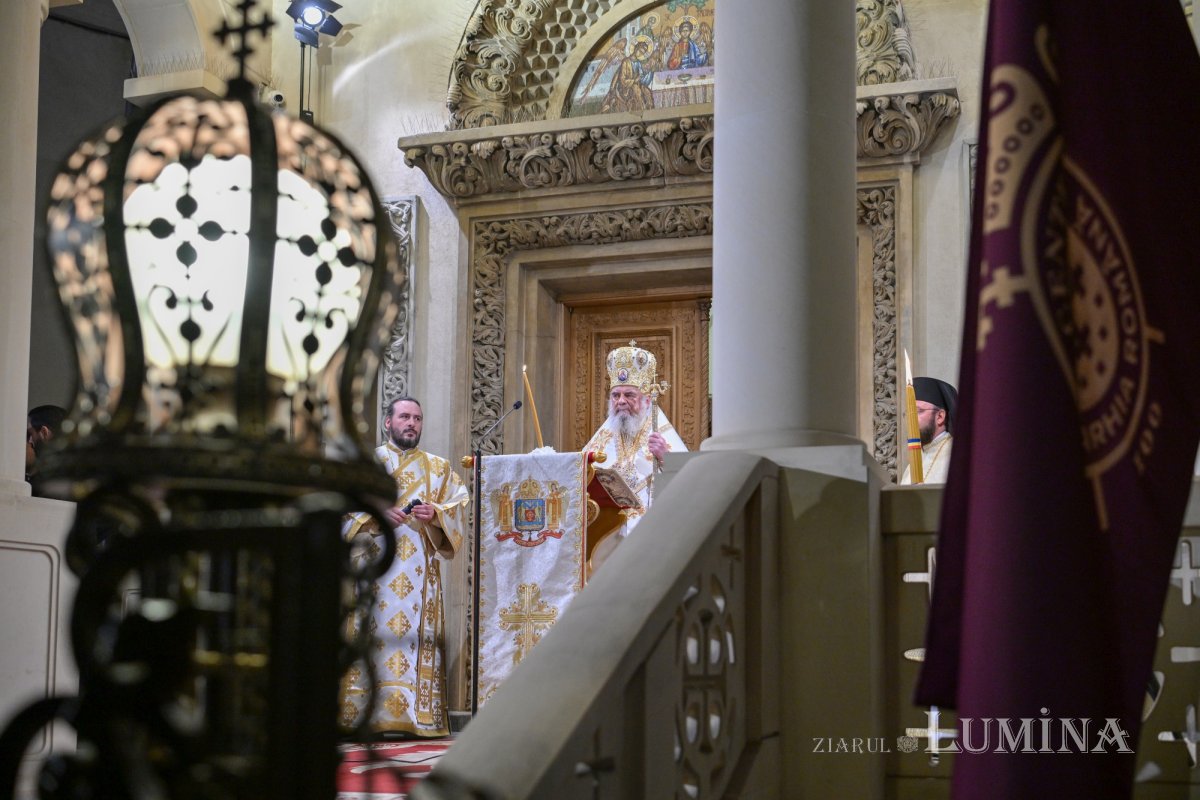 „Învierea lui Hristos este izvor de pace şi bucurie, de speranţă şi ajutor în viaţă” 329291