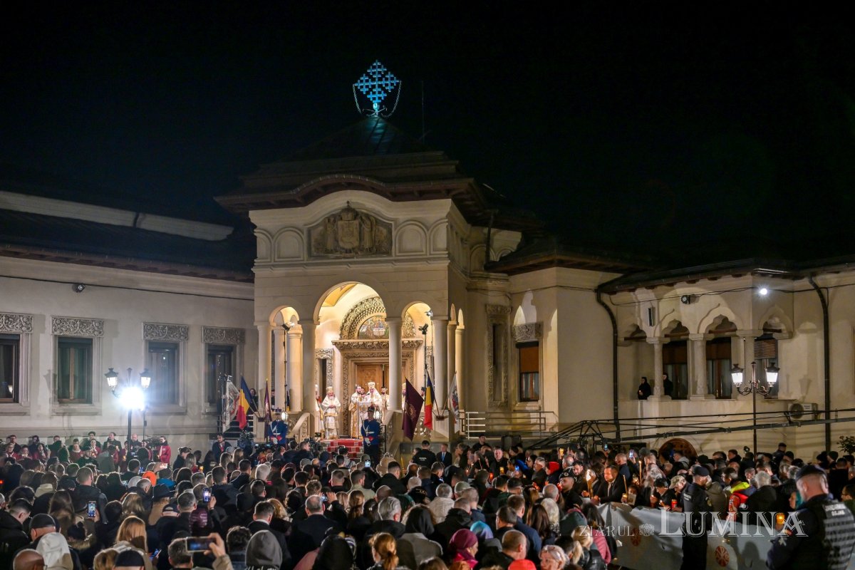 „Învierea lui Hristos este izvor de pace şi bucurie, de speranţă şi ajutor în viaţă” 329294