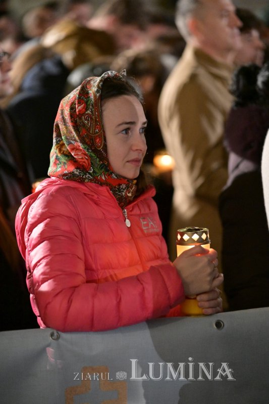 „Învierea lui Hristos este izvor de pace şi bucurie, de speranţă şi ajutor în viaţă” 329300