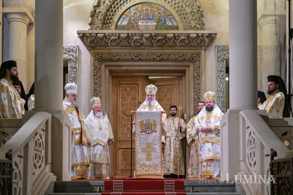 „Învierea lui Hristos este izvor de pace şi bucurie, de speranţă şi ajutor în viaţă” 329301