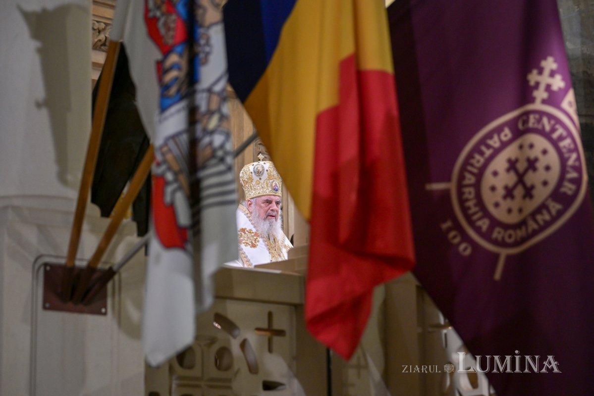 „Învierea lui Hristos este izvor de pace şi bucurie, de speranţă şi ajutor în viaţă” 329304