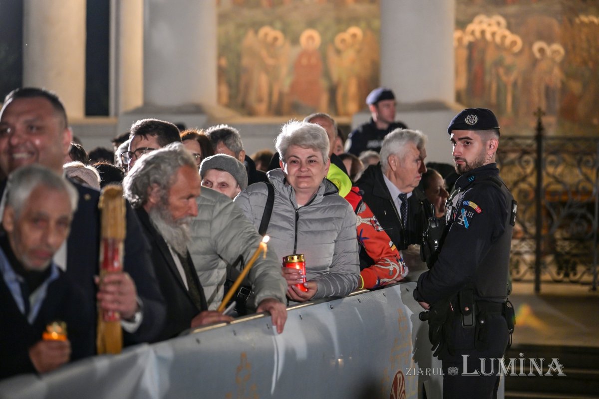 „Învierea lui Hristos este izvor de pace şi bucurie, de speranţă şi ajutor în viaţă” 329305