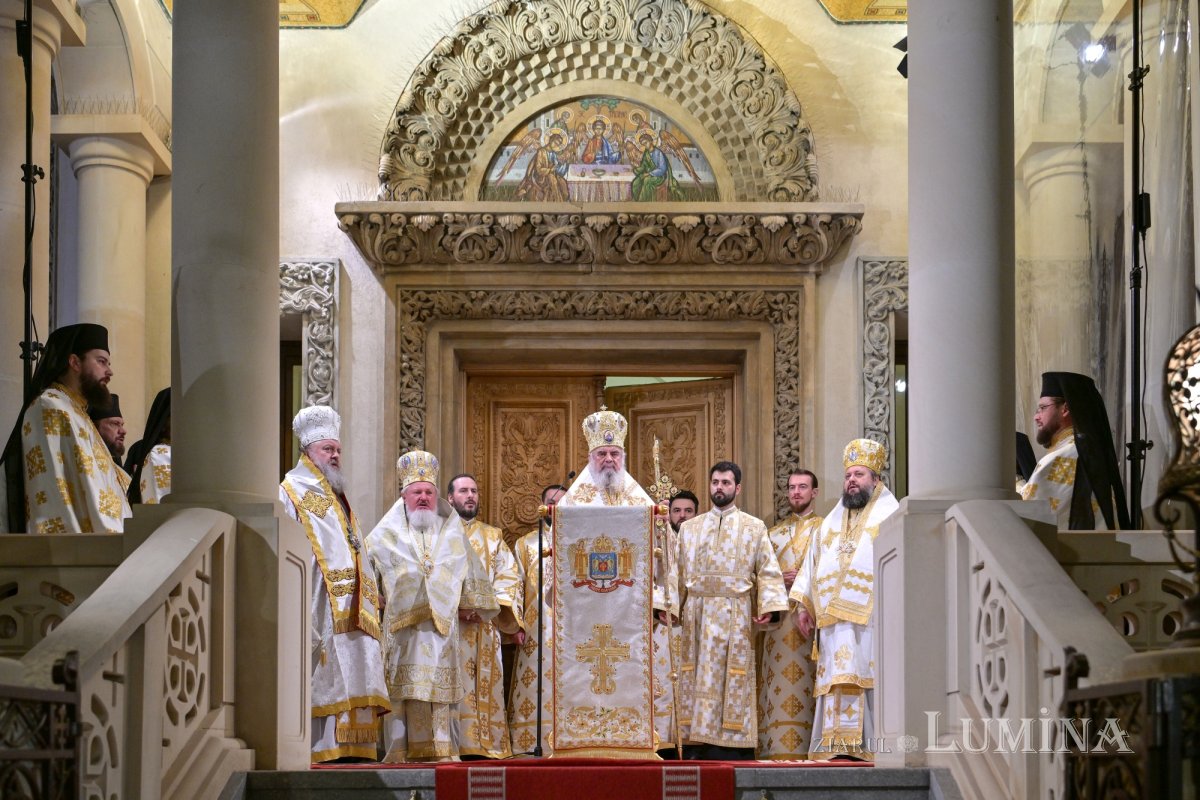 „Învierea lui Hristos este izvor de pace şi bucurie, de speranţă şi ajutor în viaţă” 329308