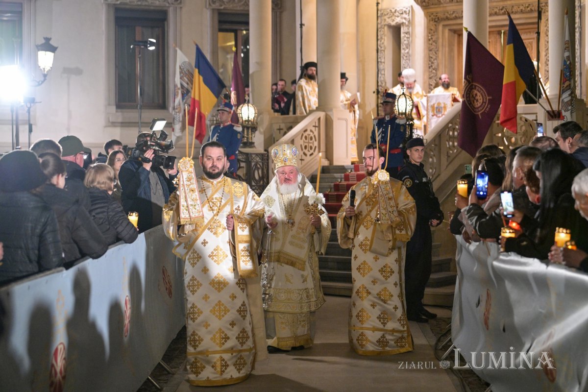 „Învierea lui Hristos este izvor de pace şi bucurie, de speranţă şi ajutor în viaţă” 329309