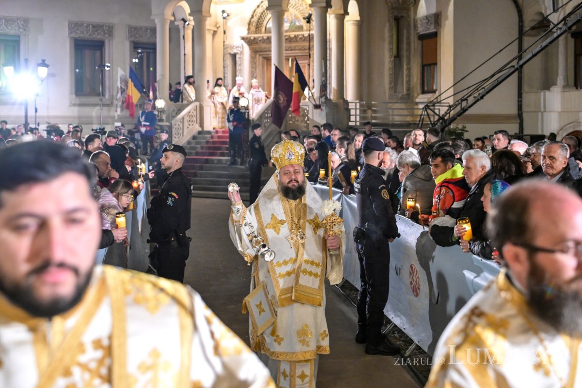 „Învierea lui Hristos este izvor de pace şi bucurie, de speranţă şi ajutor în viaţă” 329310