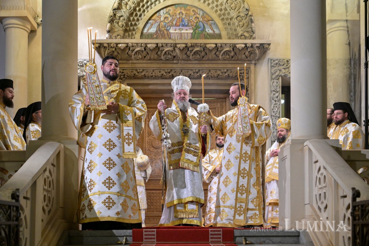 „Învierea lui Hristos este izvor de pace şi bucurie, de speranţă şi ajutor în viaţă” 329311