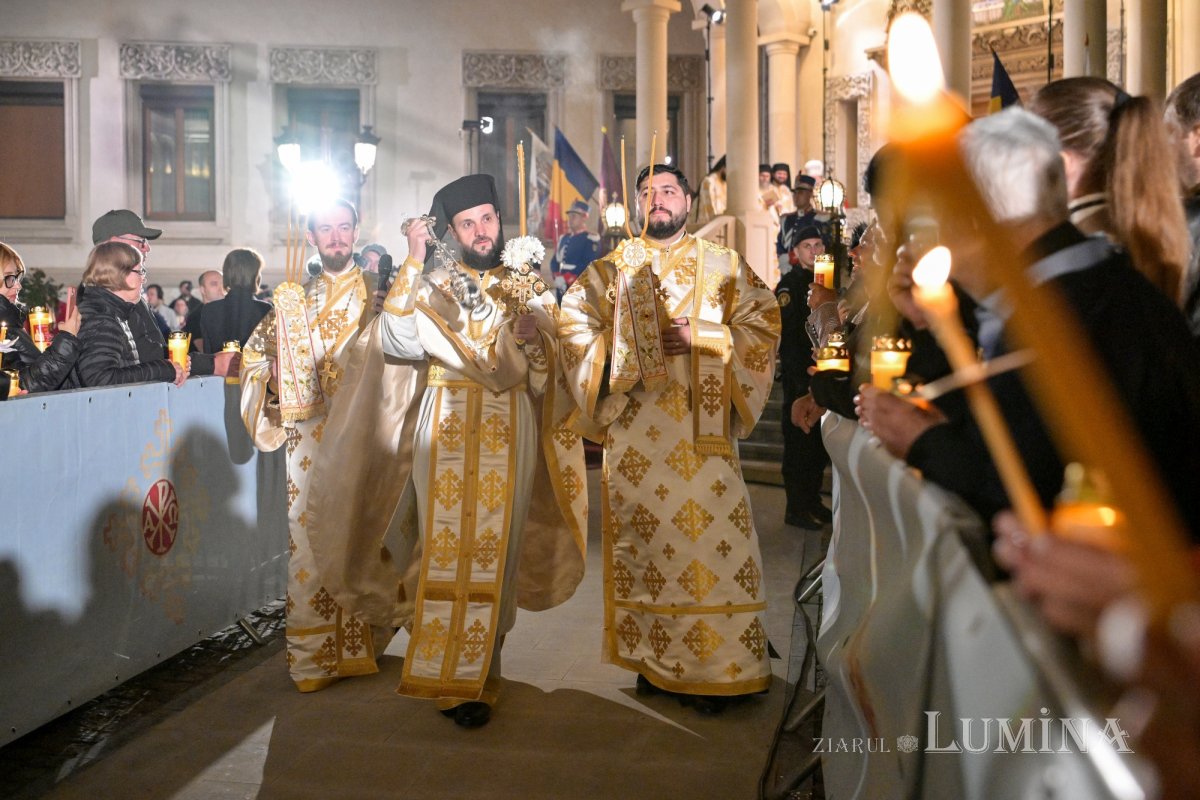 „Învierea lui Hristos este izvor de pace şi bucurie, de speranţă şi ajutor în viaţă” 329313
