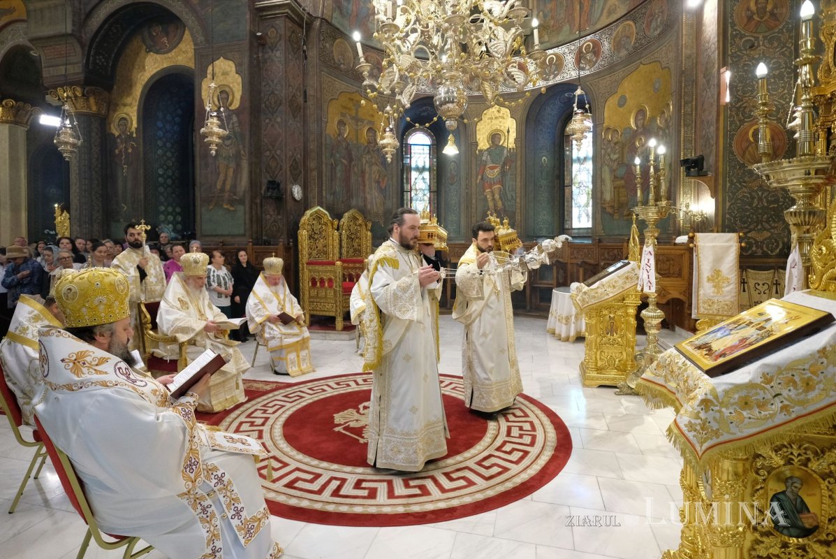 Vecernia specială din prima zi de Paști la Catedrala Patriarhală 329360