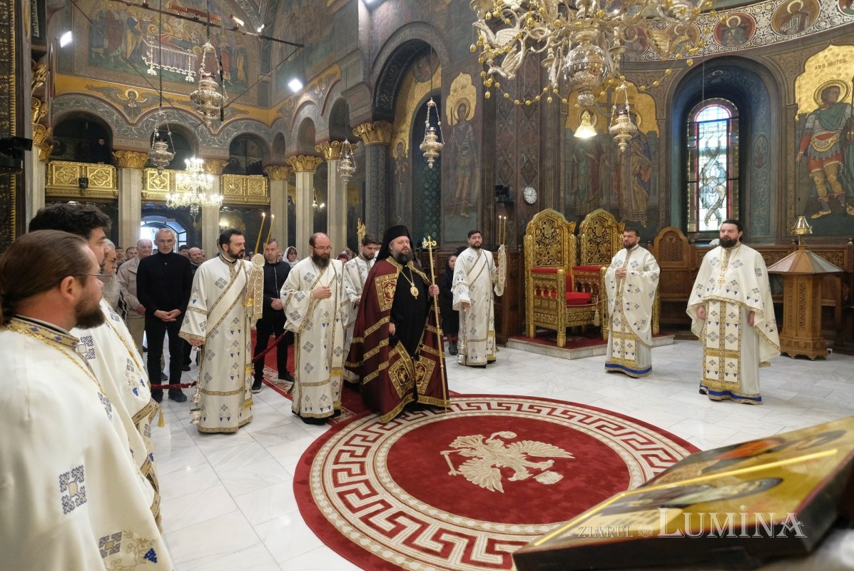 Cinstirea Izvorului Tămăduirilor  Maicii Domnului pe Colina Bucuriei 329776