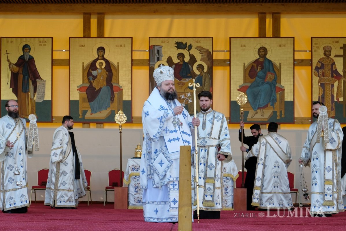 Cinstirea Izvorului Tămăduirilor  Maicii Domnului pe Colina Bucuriei 329781