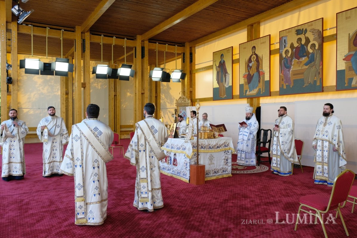 Cinstirea Izvorului Tămăduirilor  Maicii Domnului pe Colina Bucuriei 329787