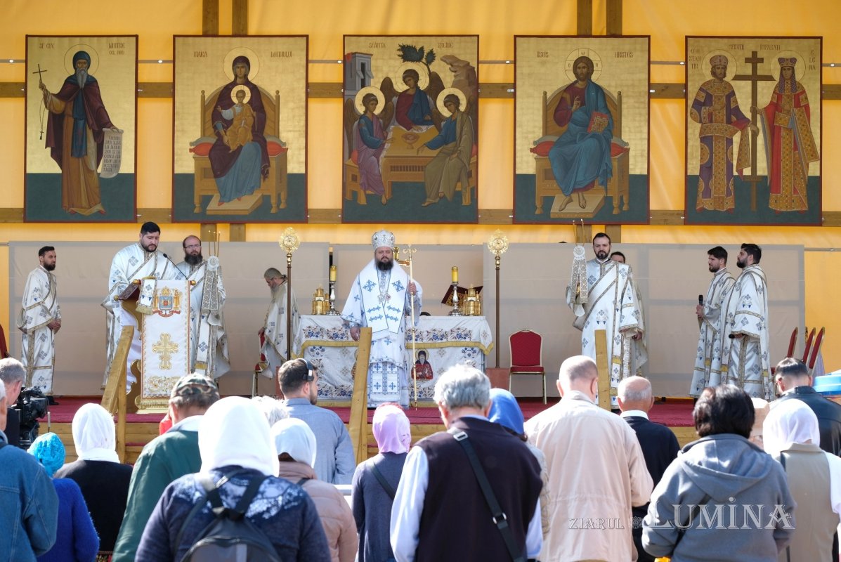 Cinstirea Izvorului Tămăduirilor  Maicii Domnului pe Colina Bucuriei 329795