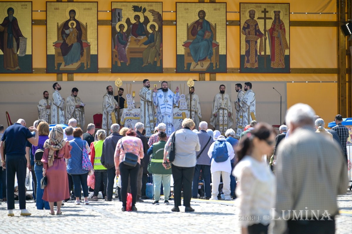 Cinstirea Izvorului Tămăduirilor  Maicii Domnului pe Colina Bucuriei 329797