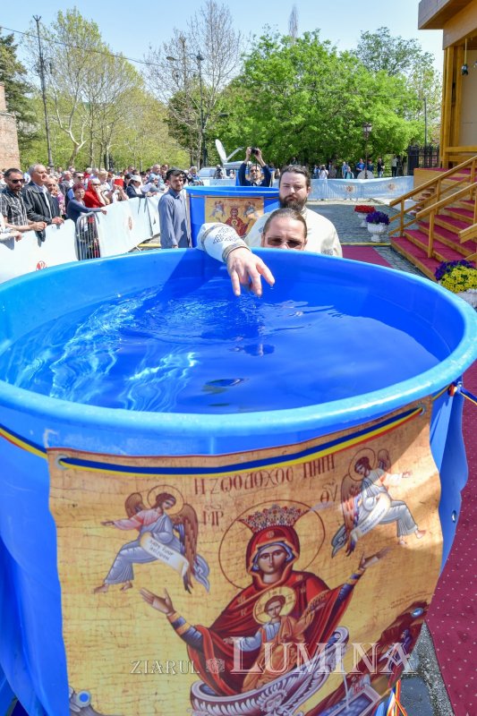 Cinstirea Izvorului Tămăduirilor  Maicii Domnului pe Colina Bucuriei 329798