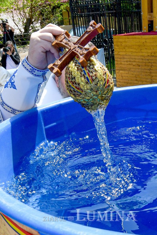 Cinstirea Izvorului Tămăduirilor  Maicii Domnului pe Colina Bucuriei 329801