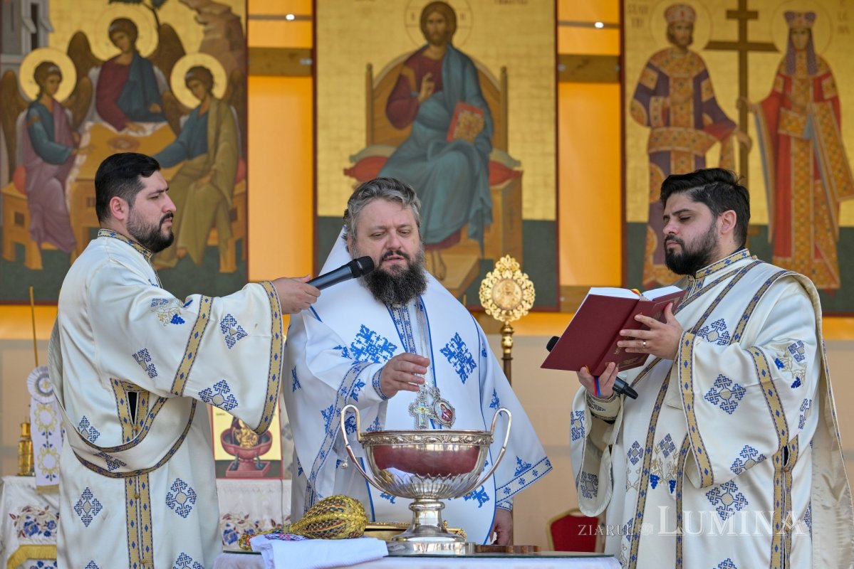 Cinstirea Izvorului Tămăduirilor  Maicii Domnului pe Colina Bucuriei 329802