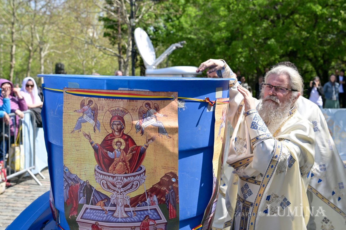 Cinstirea Izvorului Tămăduirilor  Maicii Domnului pe Colina Bucuriei 329803