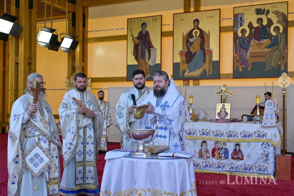 Cinstirea Izvorului Tămăduirilor  Maicii Domnului pe Colina Bucuriei 329804