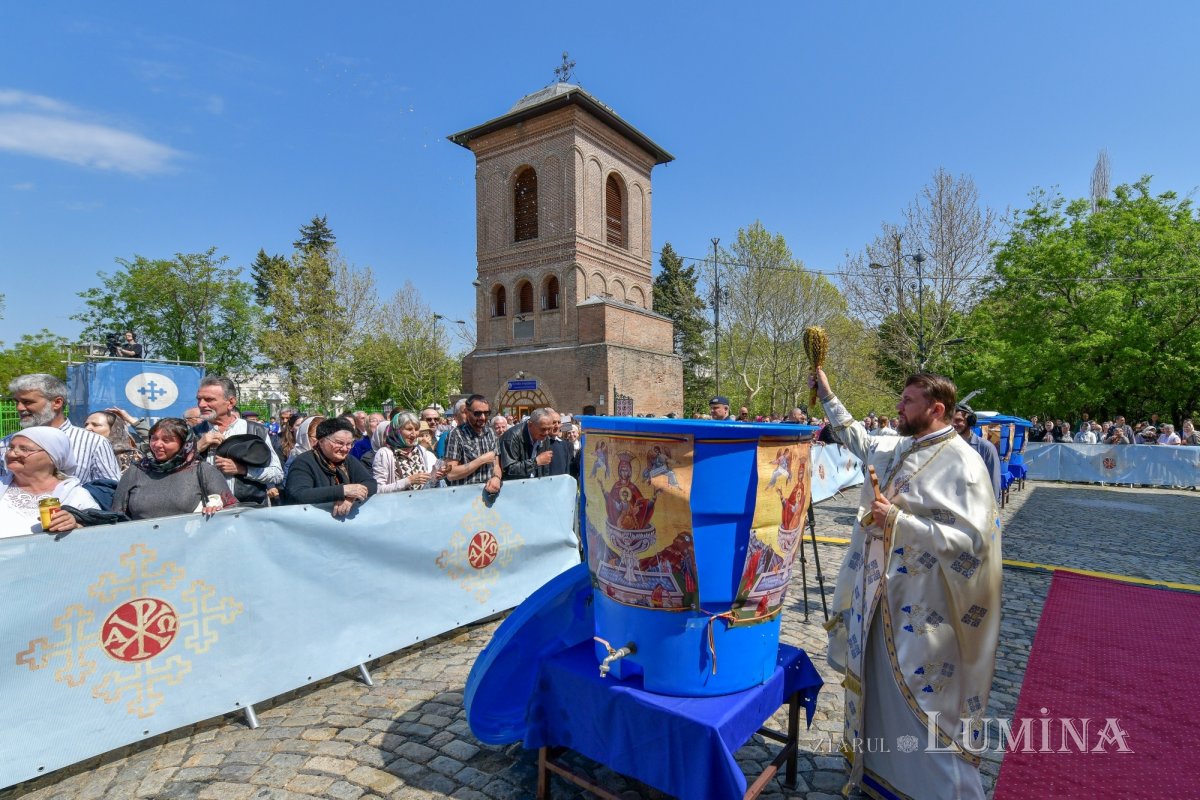 Cinstirea Izvorului Tămăduirilor  Maicii Domnului pe Colina Bucuriei 329812