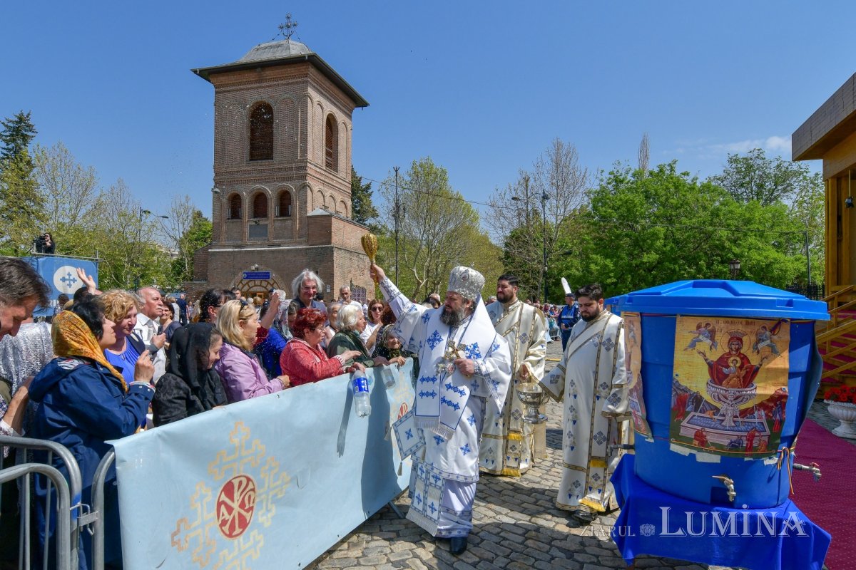Cinstirea Izvorului Tămăduirilor  Maicii Domnului pe Colina Bucuriei 329813