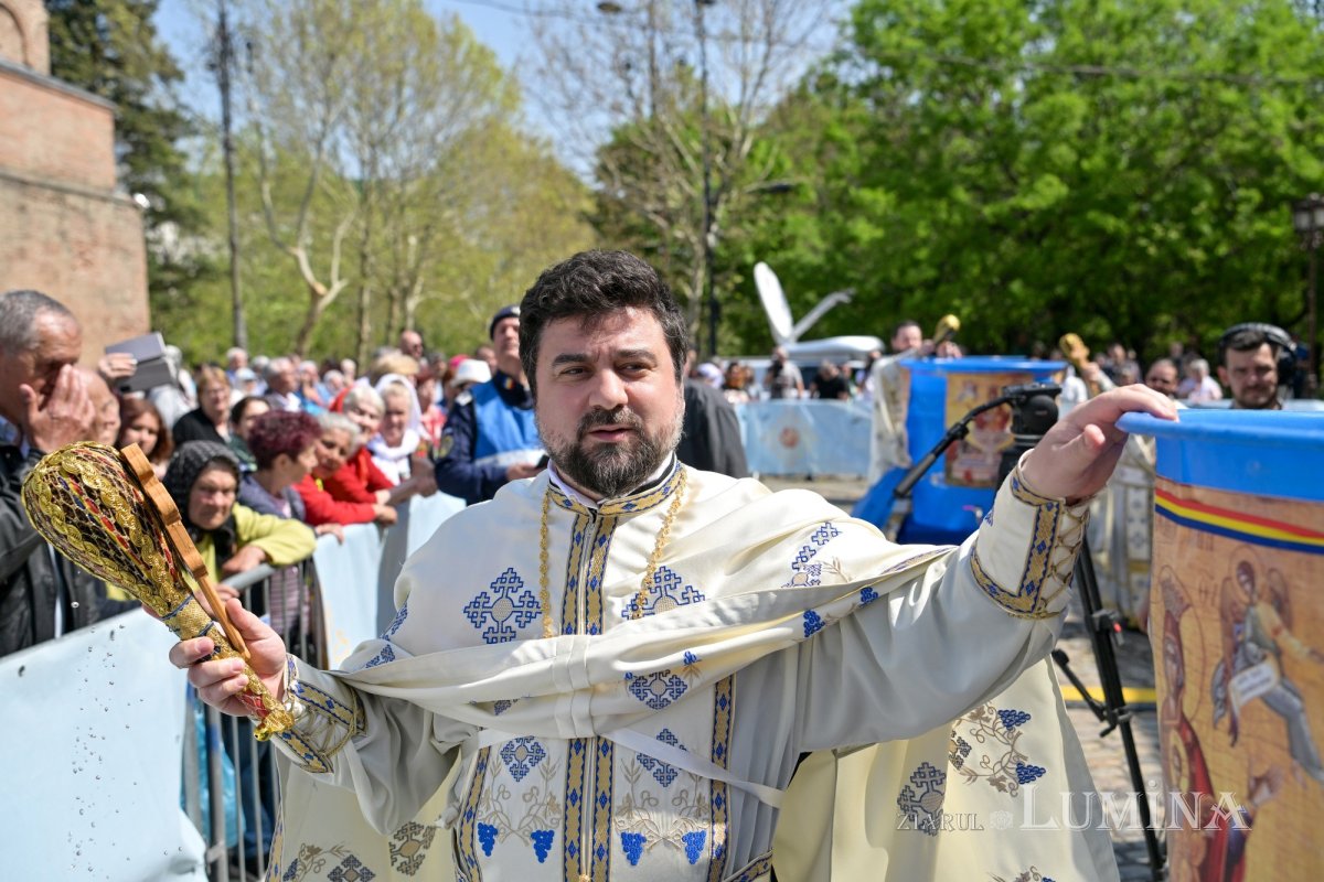 Cinstirea Izvorului Tămăduirilor  Maicii Domnului pe Colina Bucuriei 329816
