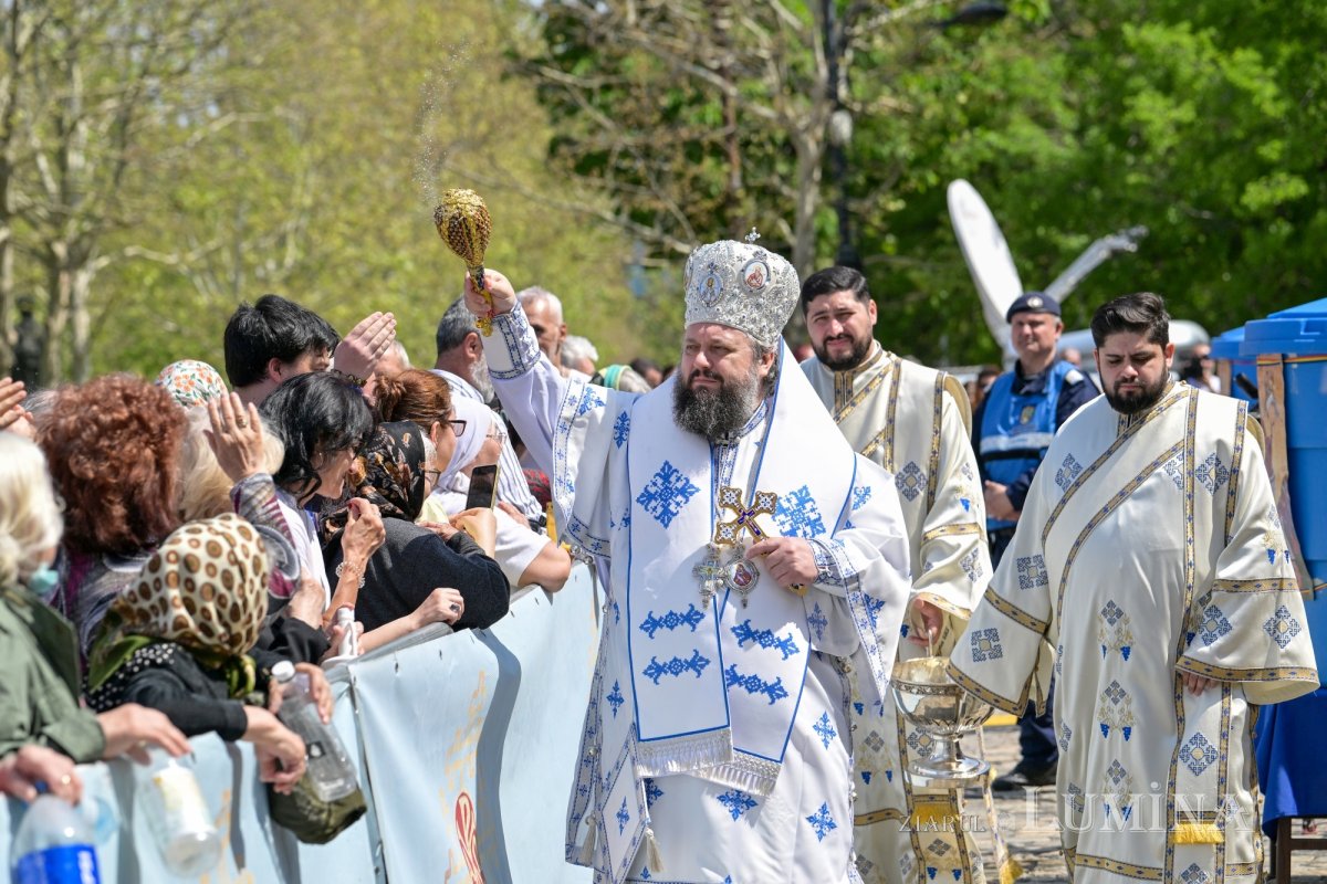 Cinstirea Izvorului Tămăduirilor  Maicii Domnului pe Colina Bucuriei 329817