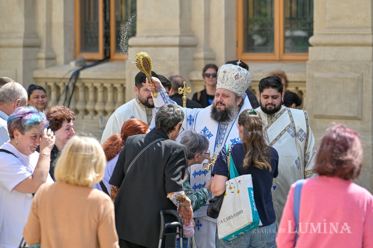 Cinstirea Izvorului Tămăduirilor  Maicii Domnului pe Colina Bucuriei 329818