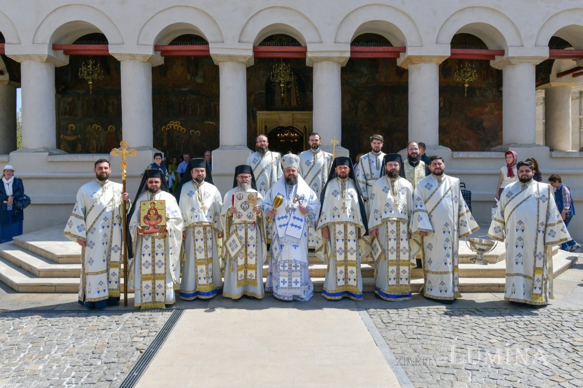 Cinstirea Izvorului Tămăduirilor  Maicii Domnului pe Colina Bucuriei 329820