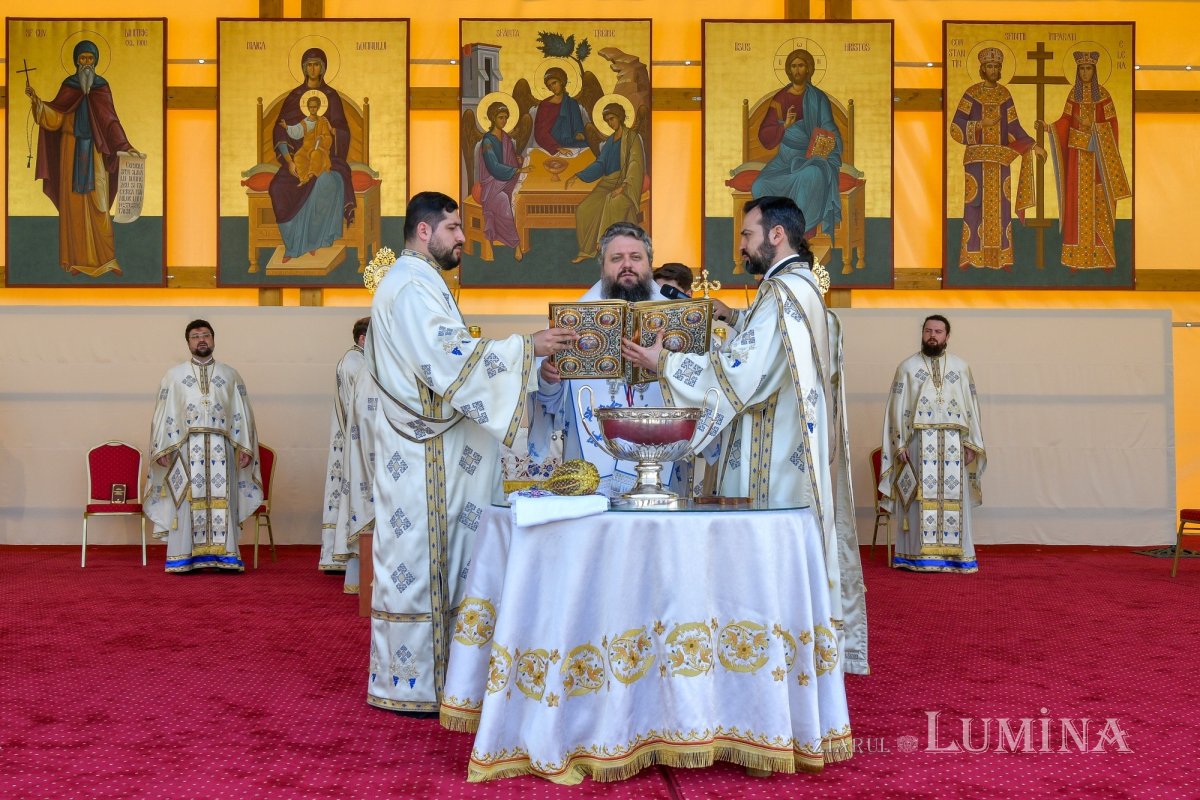 Cinstirea Izvorului Tămăduirilor  Maicii Domnului pe Colina Bucuriei 329821