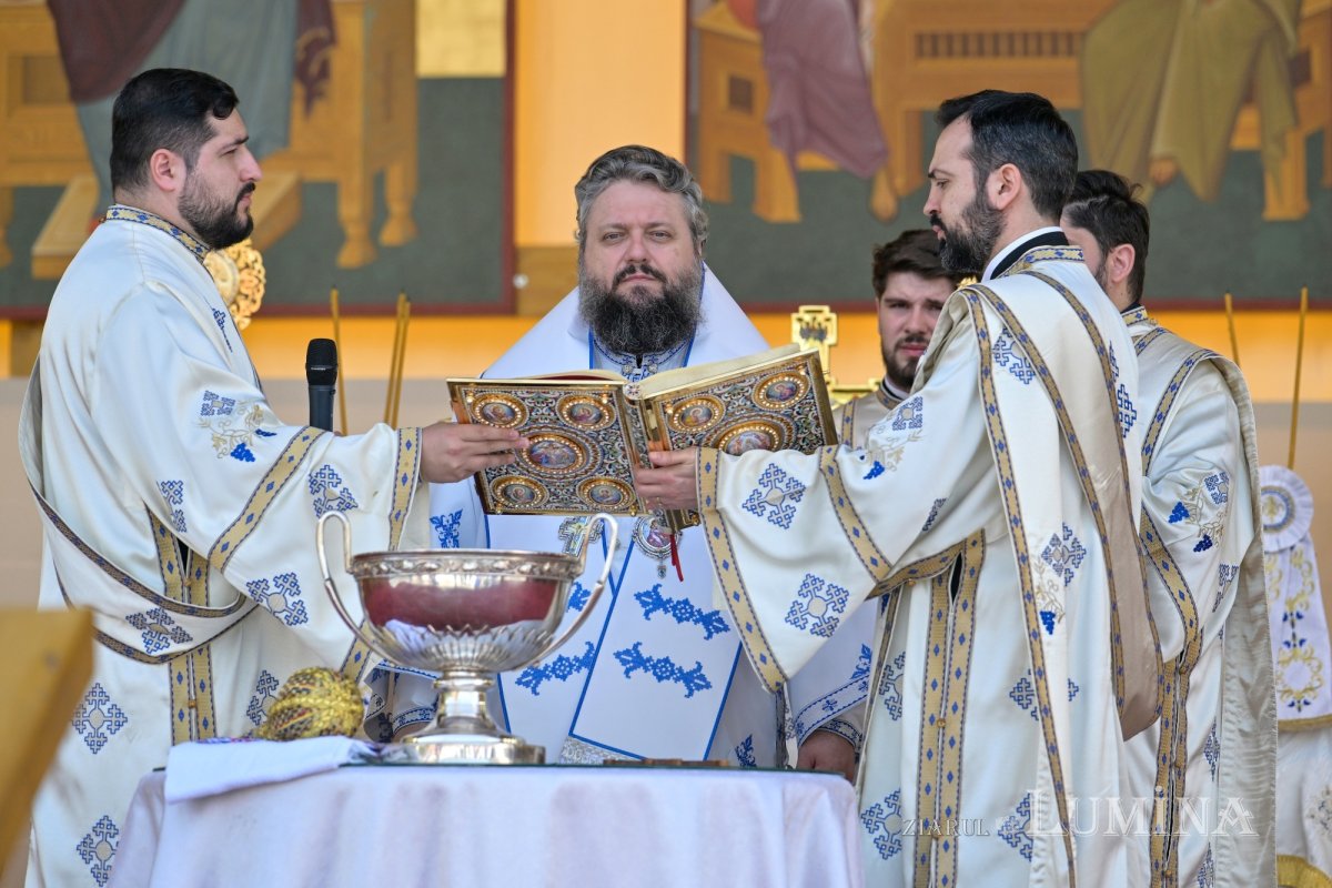 Cinstirea Izvorului Tămăduirilor  Maicii Domnului pe Colina Bucuriei 329824