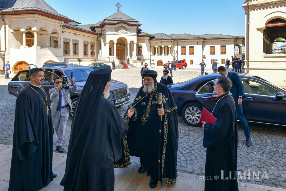 Întâistătătorul Bisericii Copte primit la București de Patriarhul României 330237