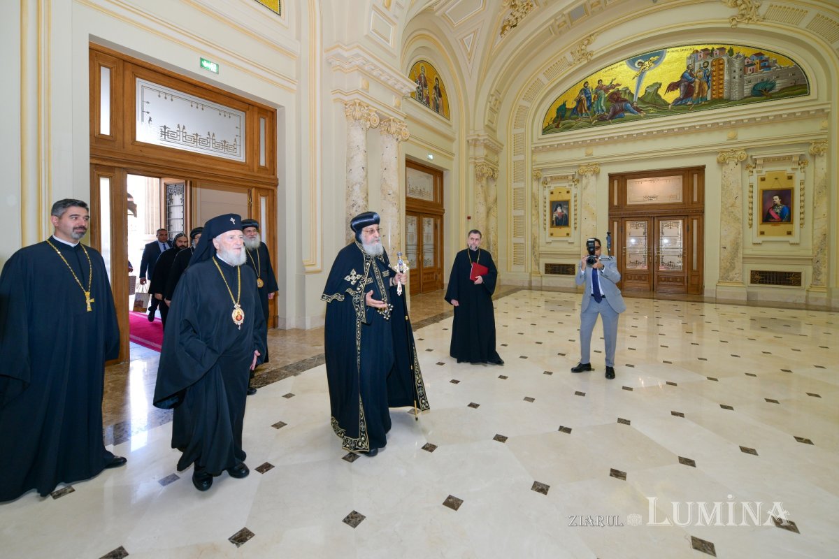 Întâistătătorul Bisericii Copte primit la București de Patriarhul României 330238