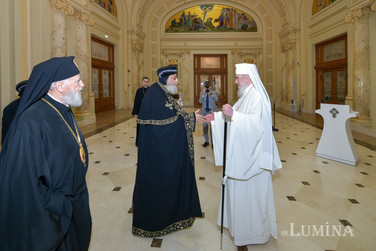 Întâistătătorul Bisericii Copte primit la București de Patriarhul României 330239
