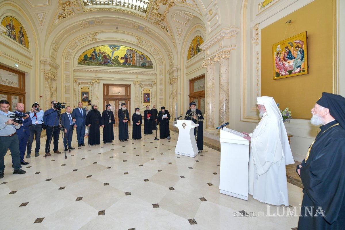 Întâistătătorul Bisericii Copte primit la București de Patriarhul României 330246