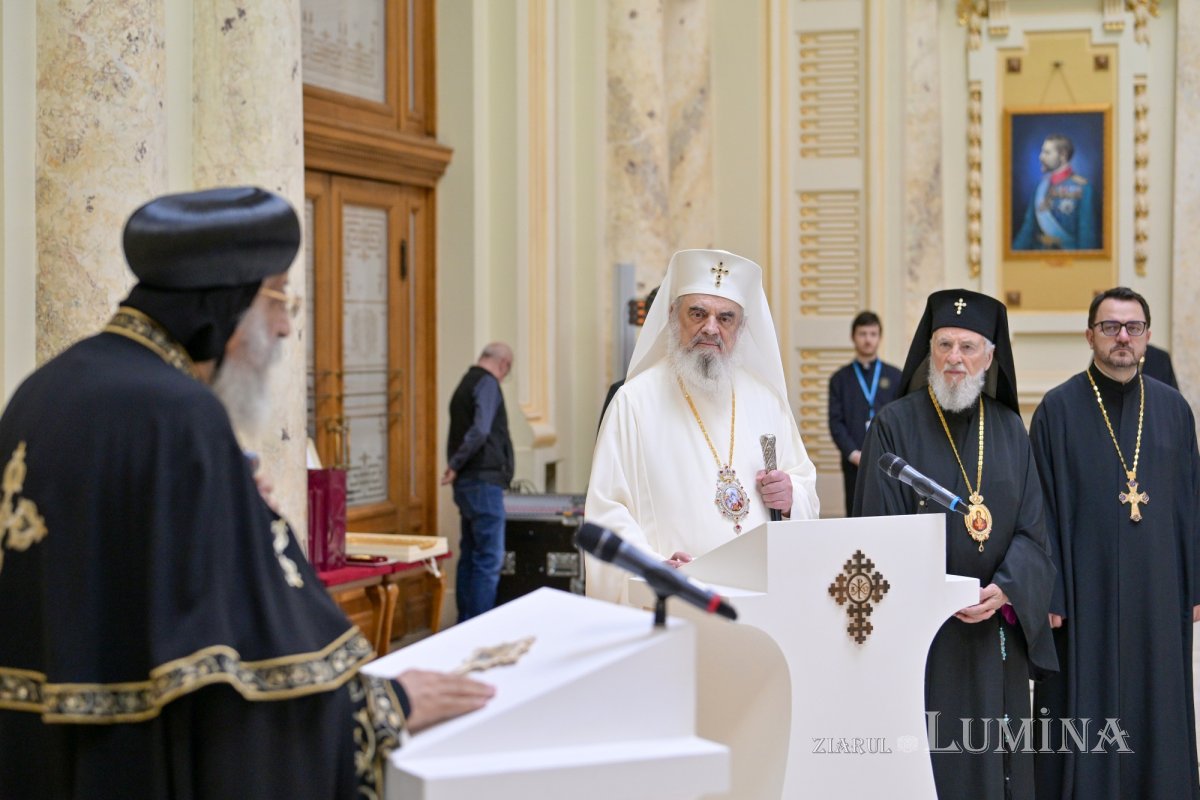 Întâistătătorul Bisericii Copte primit la București de Patriarhul României 330248