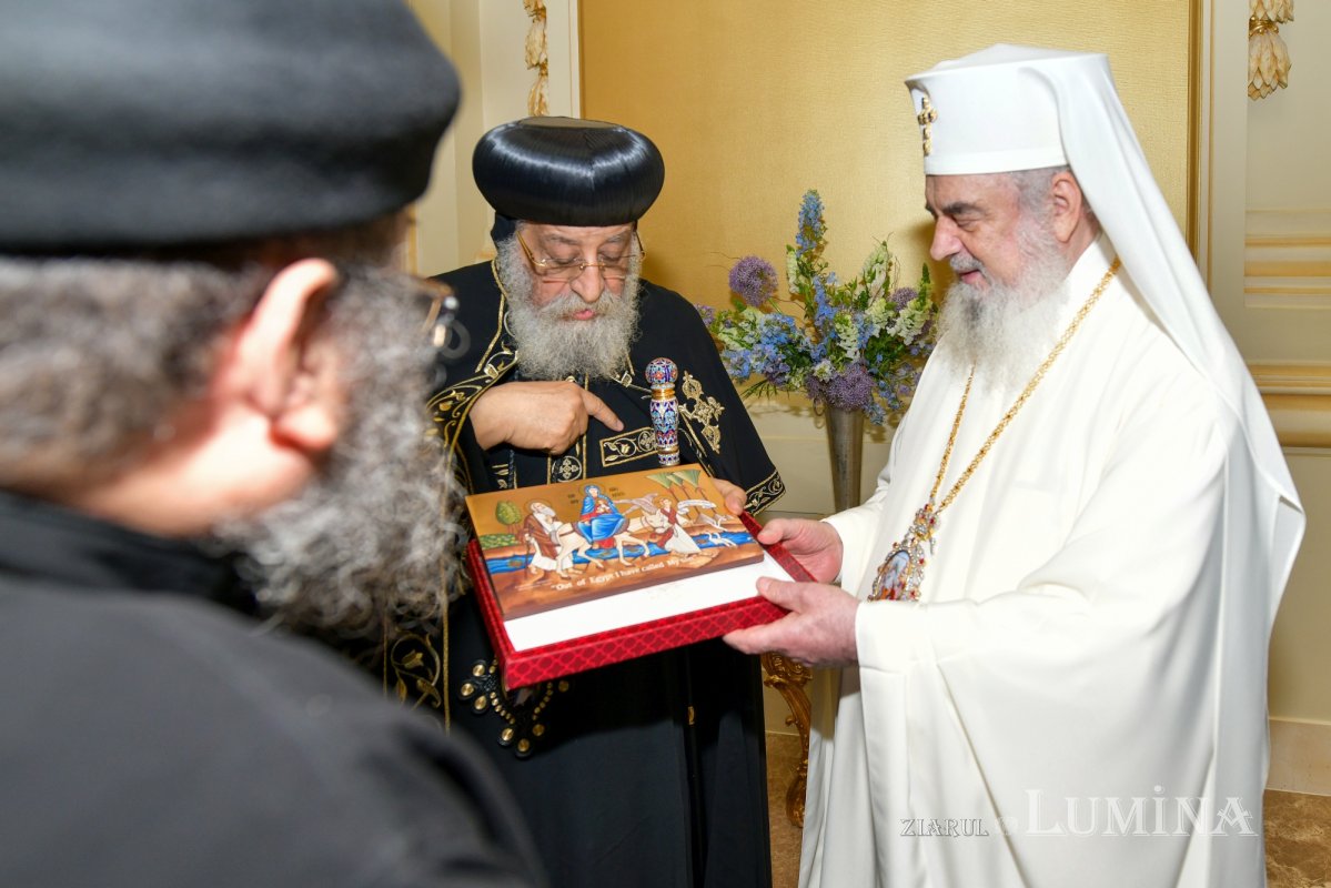 Întâistătătorul Bisericii Copte primit la București de Patriarhul României 330266