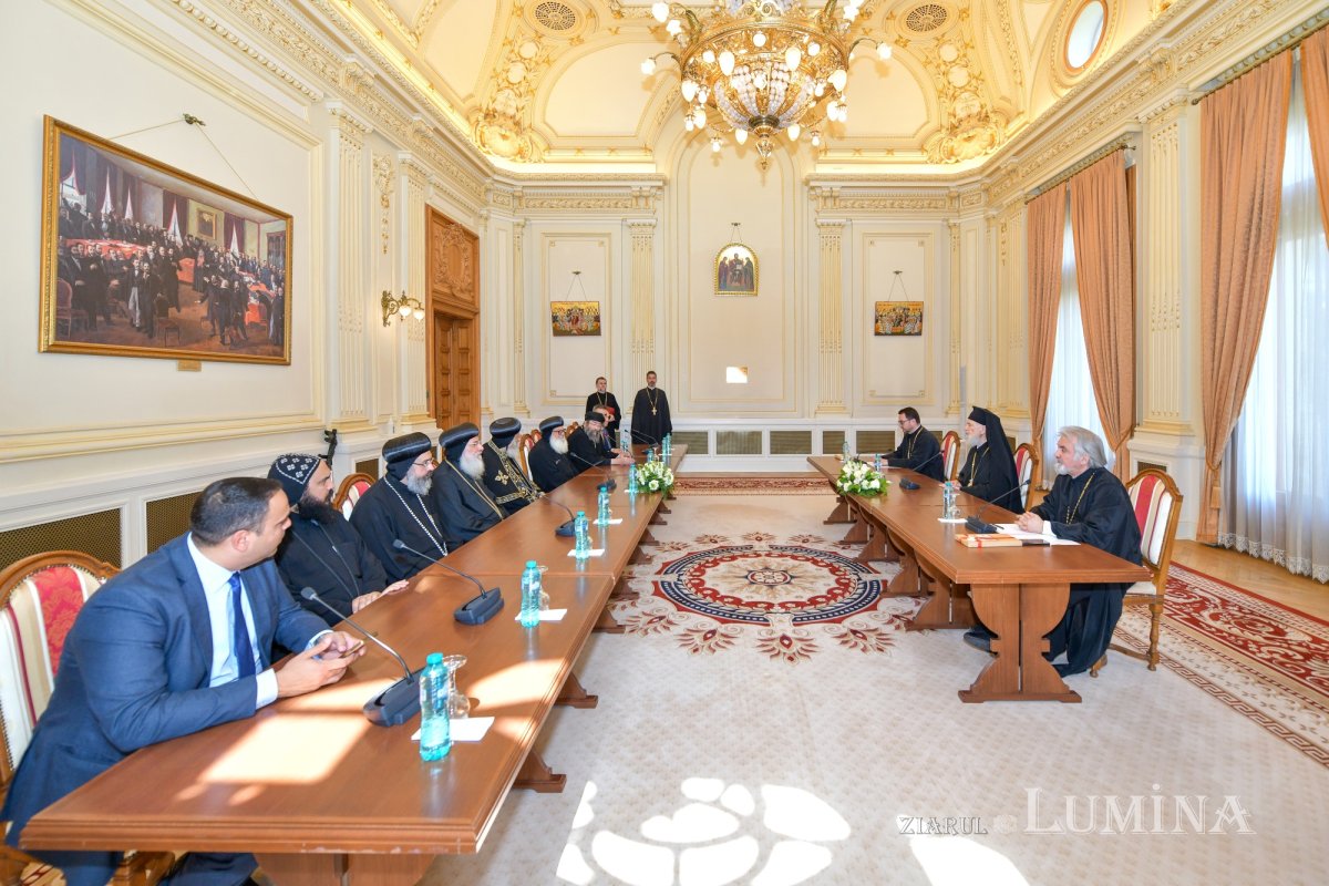 Întâistătătorul Bisericii Copte primit la București de Patriarhul României 330272