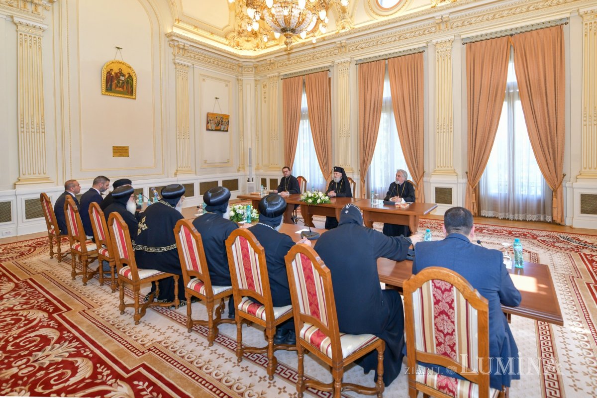 Întâistătătorul Bisericii Copte primit la București de Patriarhul României 330273