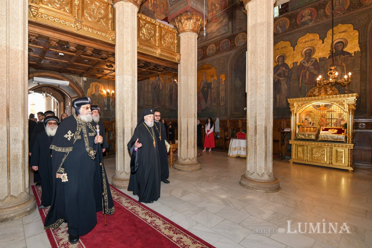 Întâistătătorul Bisericii Copte primit la București de Patriarhul României 330279