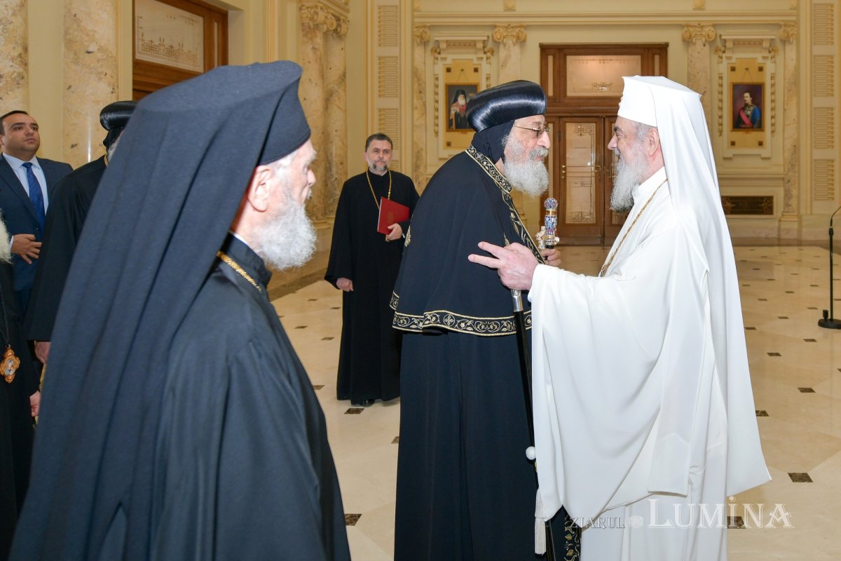 Întâistătătorul Bisericii Copte primit la București de Patriarhul României 330286