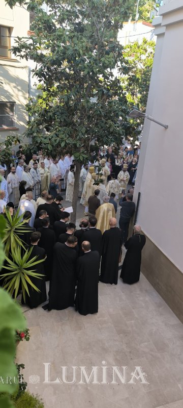 Mare bucurie şi binecuvântare pentru românii ortodocşi din Barcelona 330338