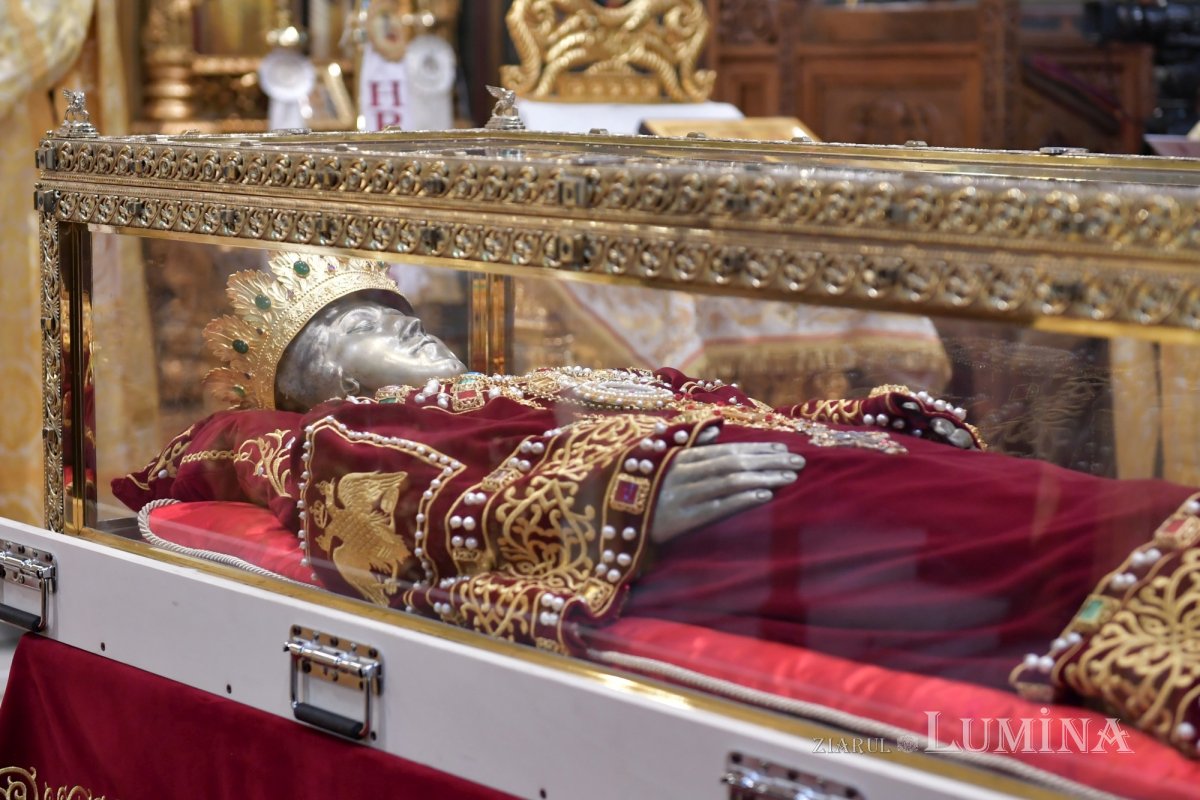 Sfânta Împărăteasă Elena, mama primului împărat creștin și promotoarea Locurilor Sfinte creștine 330336