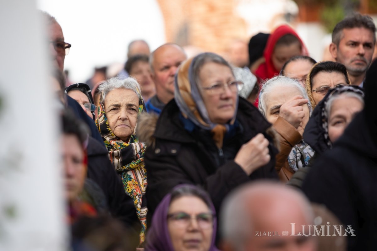Sfintele Femei Mironosițe - modele de credință și mărturisitoare ale Învierii Domnului 330234