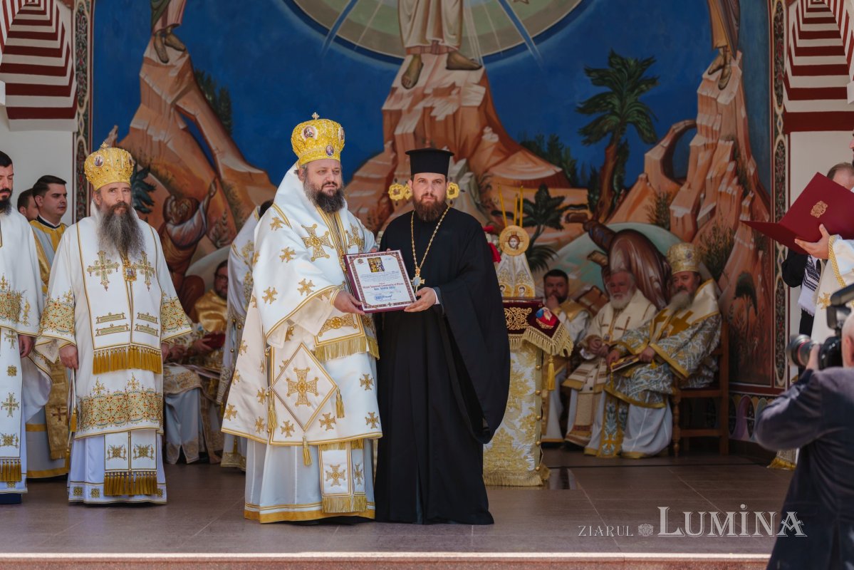 Hramul Mănăstirii Pantocrator din Drăgăneşti-Vlaşca 330496