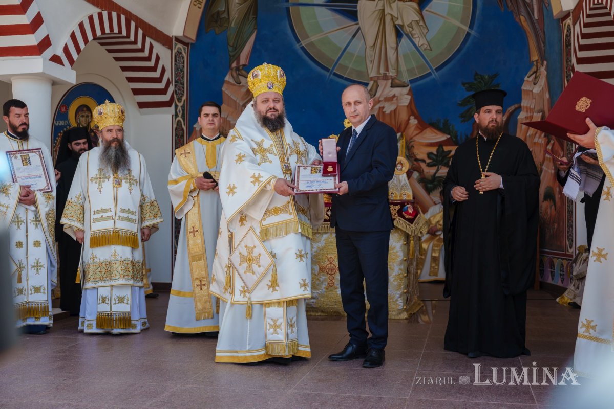 Hramul Mănăstirii Pantocrator din Drăgăneşti-Vlaşca 330498