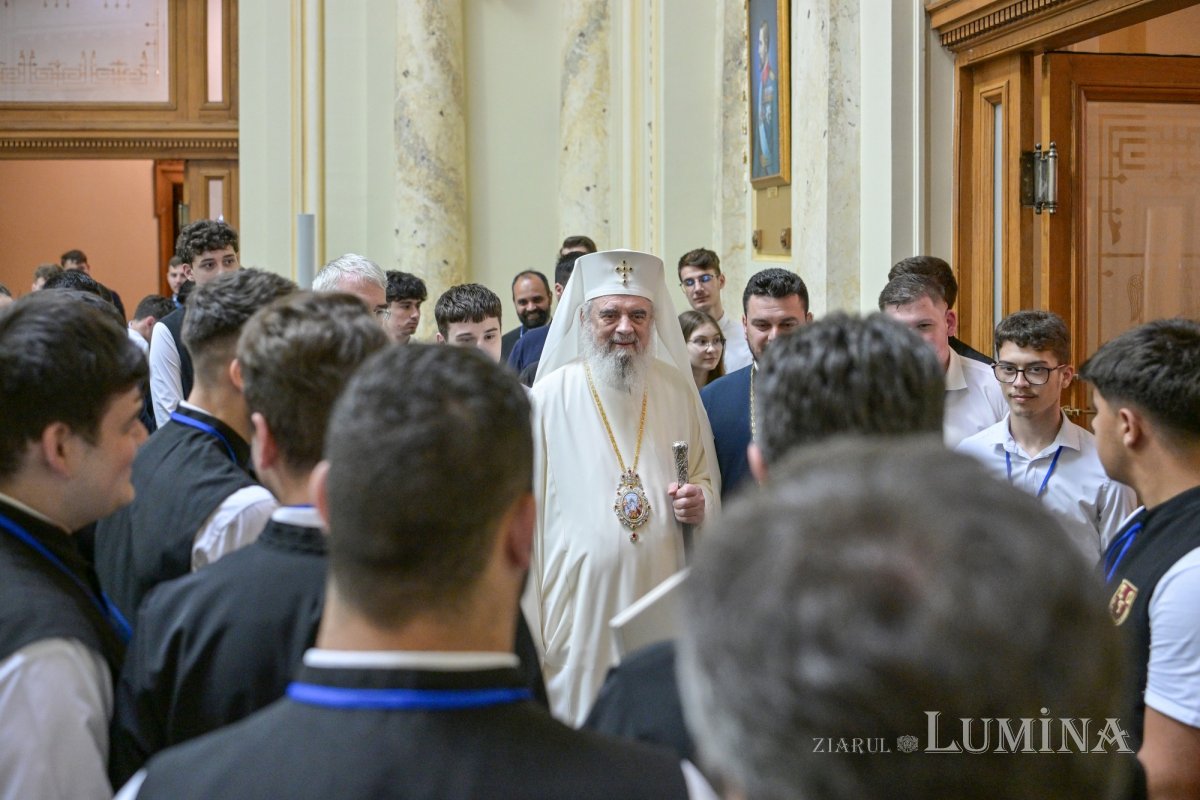 Olimpiada de religie pentru seminarii și licee teologice ortodoxe în București 330811