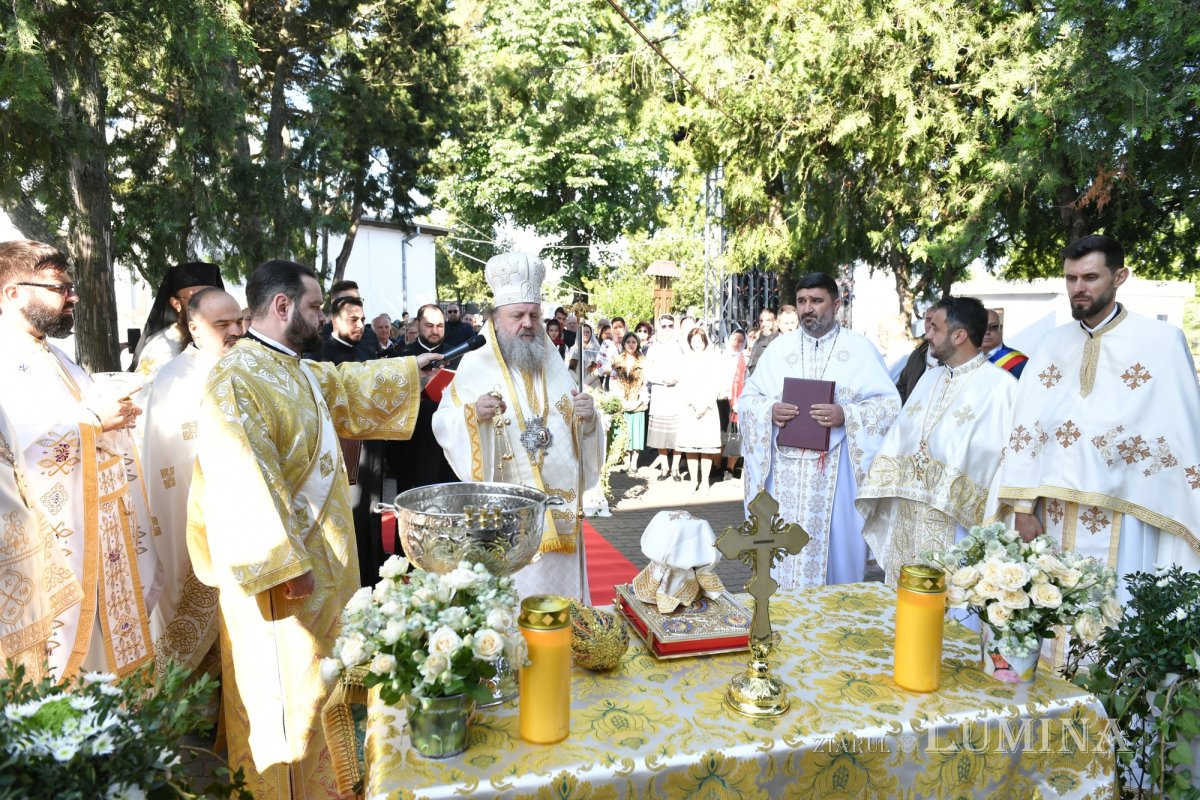Veșmânt luminos pentru o biserică istorică înnoită din județul Ilfov 331125