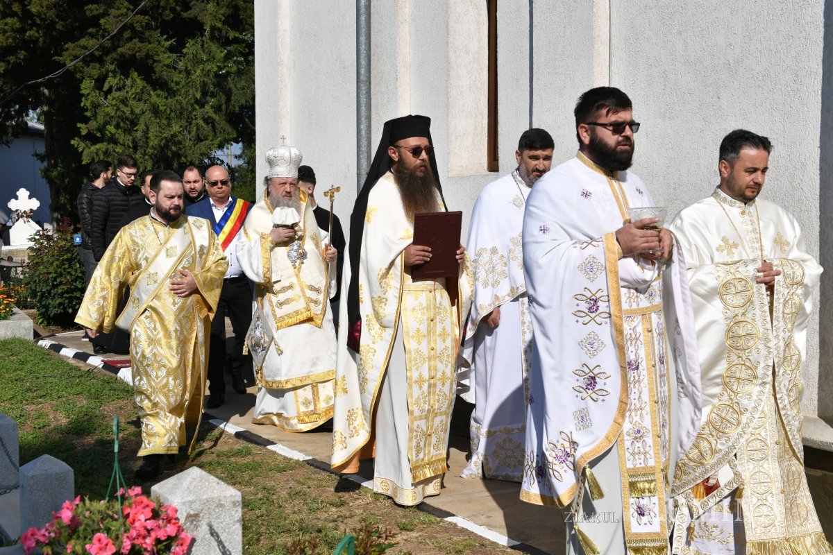 Veșmânt luminos pentru o biserică istorică înnoită din județul Ilfov 331129