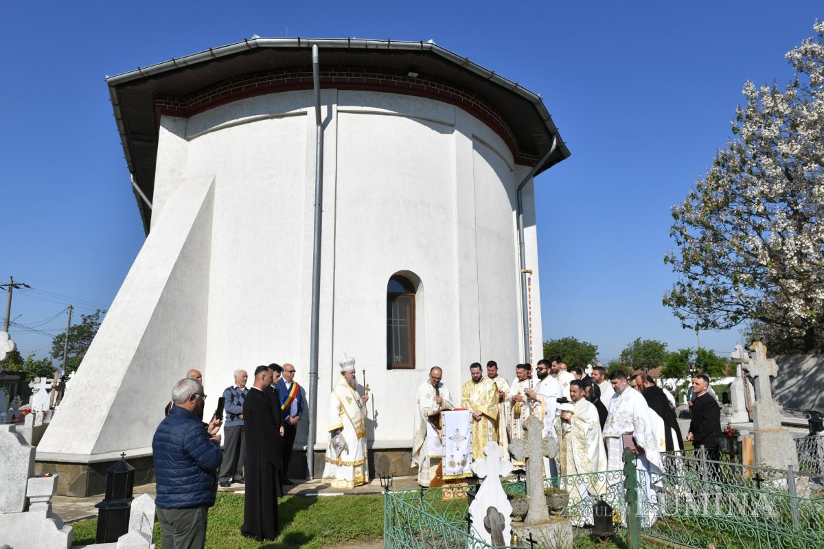 Veșmânt luminos pentru o biserică istorică înnoită din județul Ilfov 331134